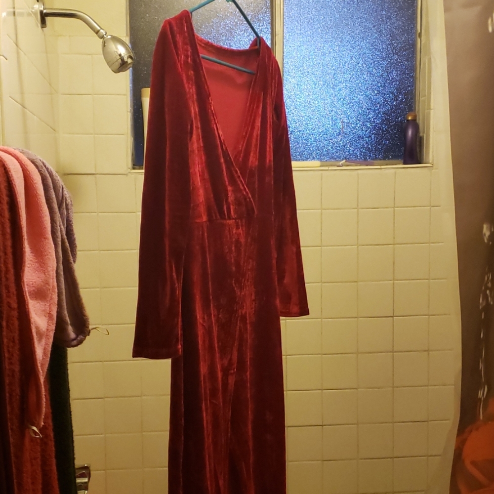 Long Sleeve Red Velvet Long Dress